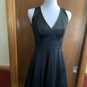 Women’s White House Black Market little black dress sz 2 Party Cocktail Classic